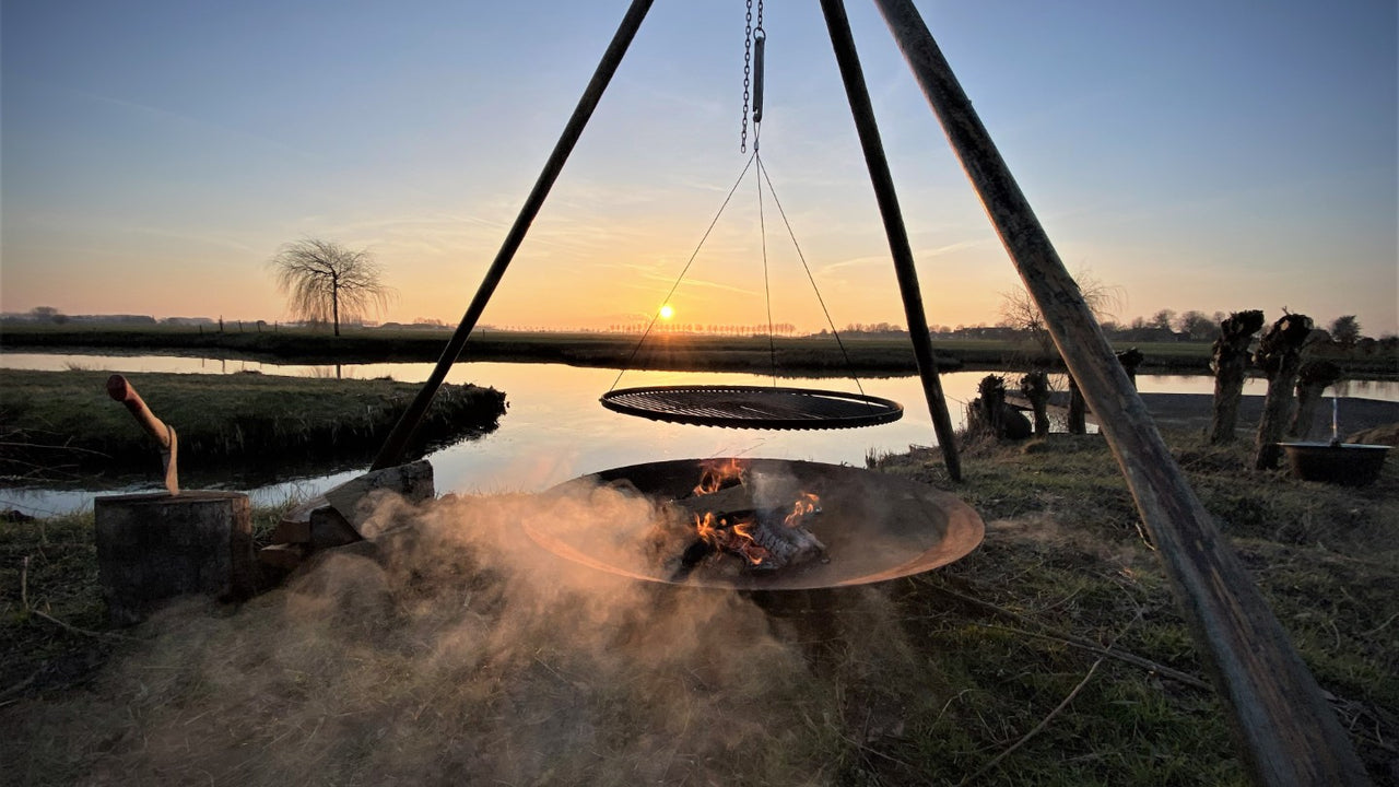 Driepoot De driepoot BBQ - Wat is dat? – TRIPODbbq by Basale.